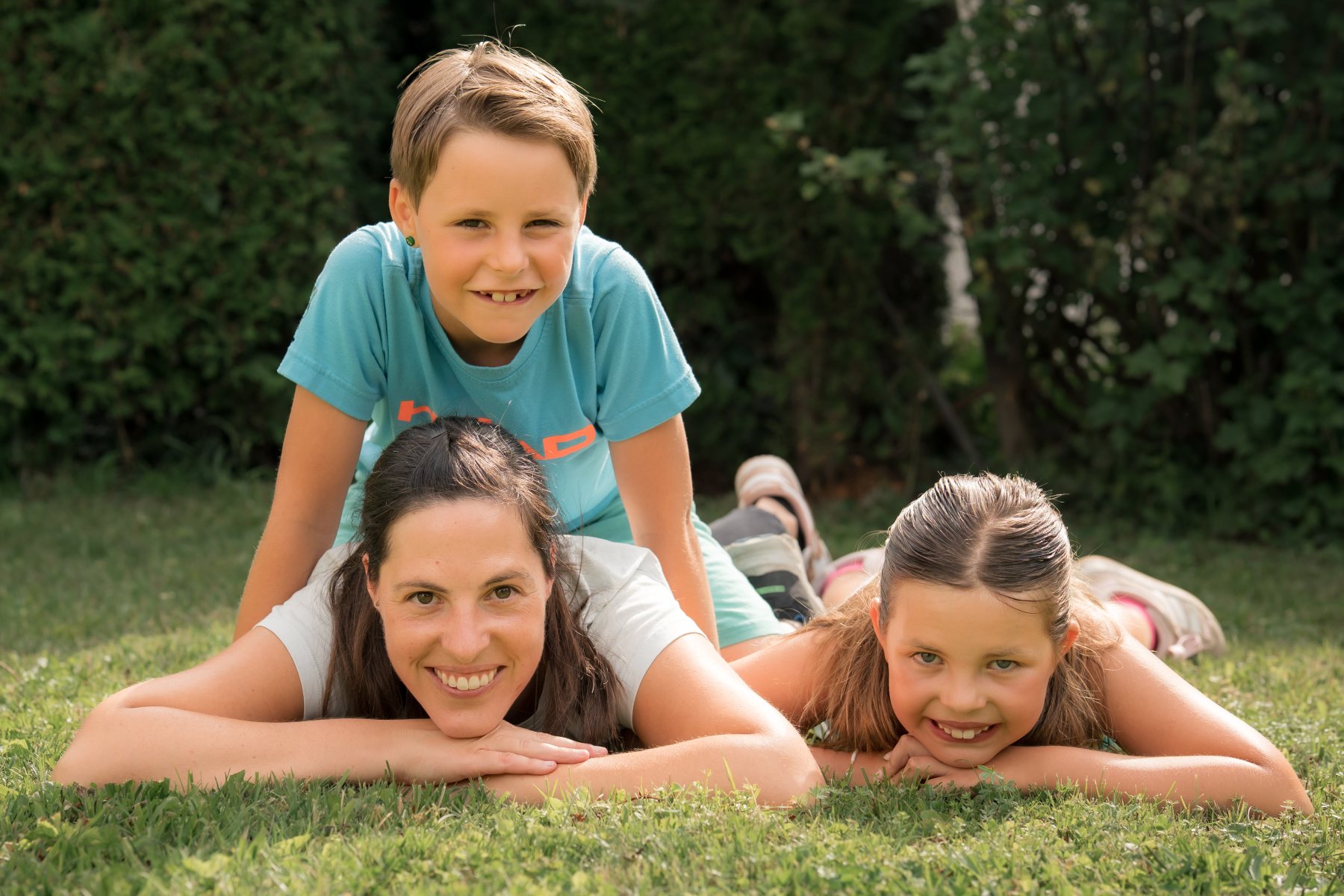  Liebevolles Familienportrait in Herisau mit Kindern