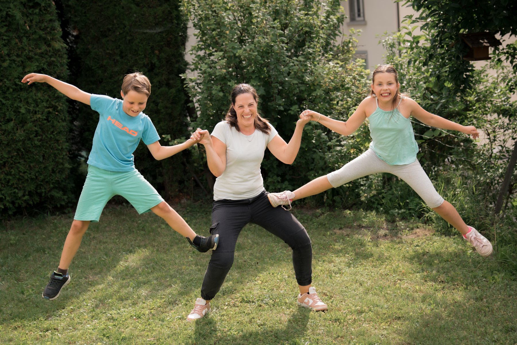  Liebevolles Familienportrait in Herisau mit Kindern